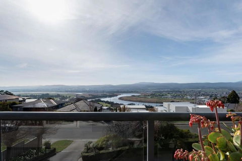 Riverview Escape - Australian Directory 2