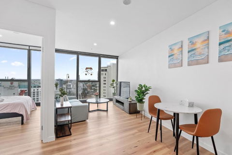 RiverViews 1BR 1BA Skytower Apt With Pool, Gym, Sauna - Australian Directory 0