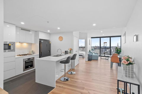 RiverViews 1BR 1BA Skytower Apt With Pool, Gym, Sauna - Australian Directory 1