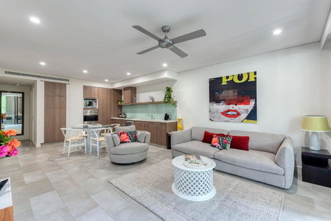 Rose At Temple Palm Cove - A Poolside Paradise - Australian Directory 0