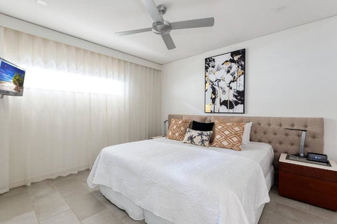 Rose At Temple Palm Cove - A Poolside Paradise - Australian Directory 3