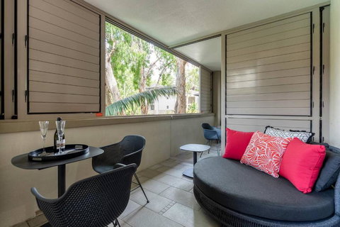 Rose At Temple Palm Cove - A Poolside Paradise - Australian Directory 2