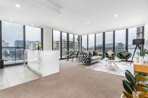 Roomy 2BR 2BA City-Centre Apt - Australian Directory 0