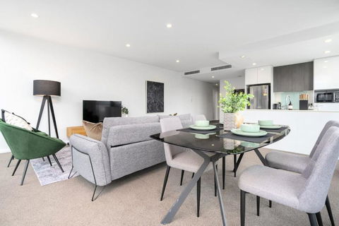 Roomy 2BR 2BA City-Centre Apt - Australian Directory 1