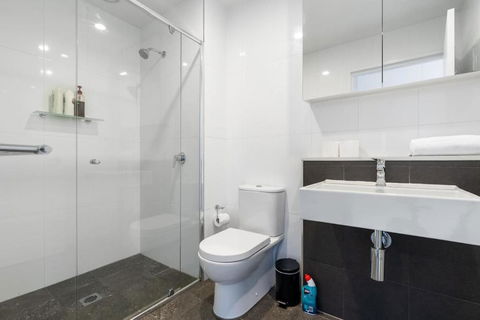 Roomy 2BR 2BA City-Centre Apt - Australian Directory 3