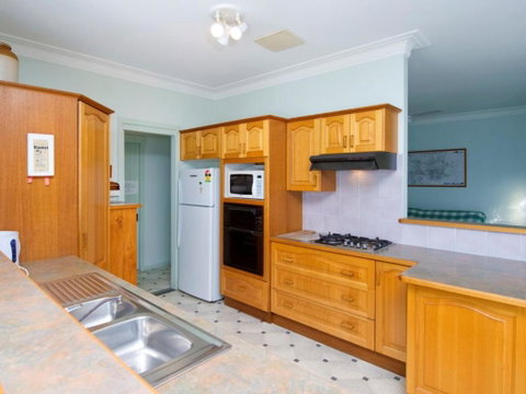Salamander Beach Front - Australian Directory 3