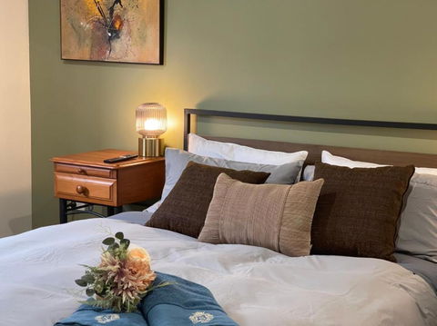 Royal Romanesque Holiday House In Dakabin - Australian Directory 1