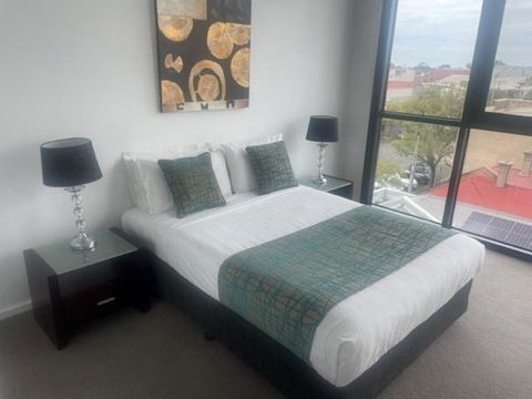 RNR On Franklin - Australian Directory 1