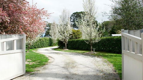 Robin Hill Manor - Australian Directory 2