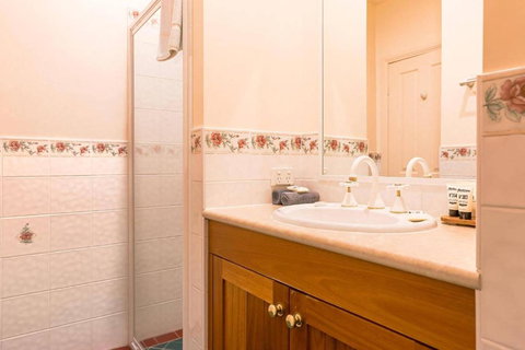 Robyn\'s Nest Lakeside Resort - Australian Directory 2
