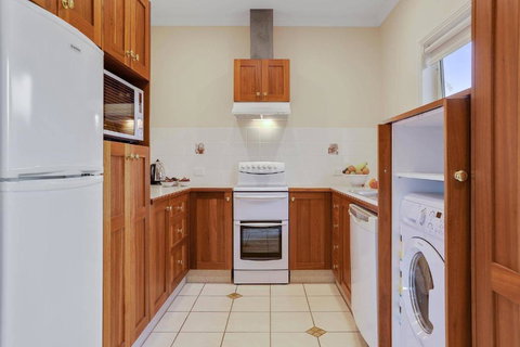 Robyn\'s Nest Lakeside Resort - Australian Directory 3