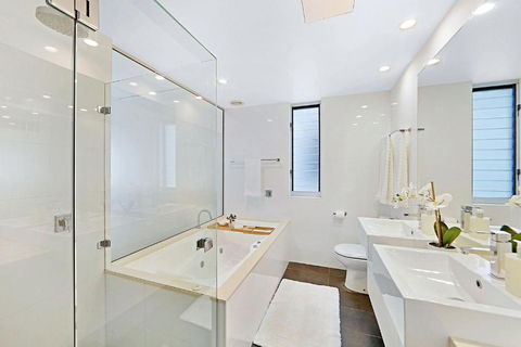 Rockpool No 4 Beachfront Unit - Australian Directory 3