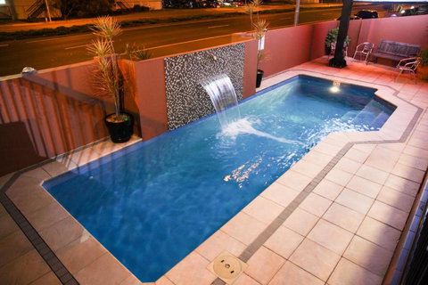 Rocky Resort Motor Inn - Australian Directory 2