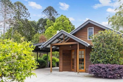 Romantic Lakeview Cottage - Australian Directory 1