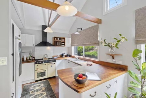 Romantic Lakeview Cottage - Australian Directory 2