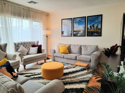 Room In Guest Room - Private Room In A Charming Hampton-style Home Ten Minutes From Fremantle Port - Australian Directory 0