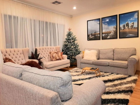 Room In Guest Room - Private Room In A Charming Hampton-style Home Ten Minutes From Fremantle Port - Australian Directory 1