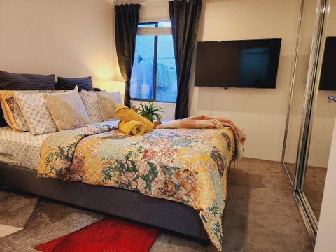 Room In Guest Room - Private Room In A Charming Hampton-style Home Ten Minutes From Fremantle Port - Australian Directory 2