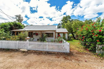 Rose Cottage Nannup with Australian Directory