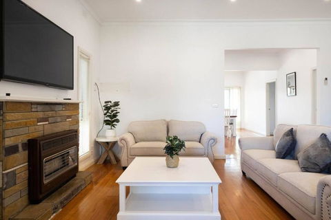 Rosebud Reset - A Beachside Group Getaway - Australian Directory 1