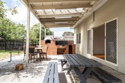 Rosebud Reset - A Beachside Group Getaway - Australian Directory 3