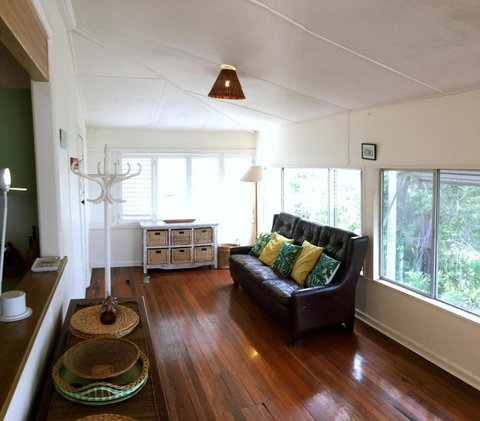 Rosemaree, 24 East Street - Australian Directory 1