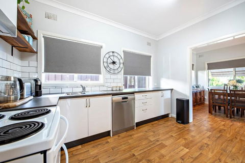 Rosewood Cottage - Stroll To Central, Cosy Escape - Australian Directory 1