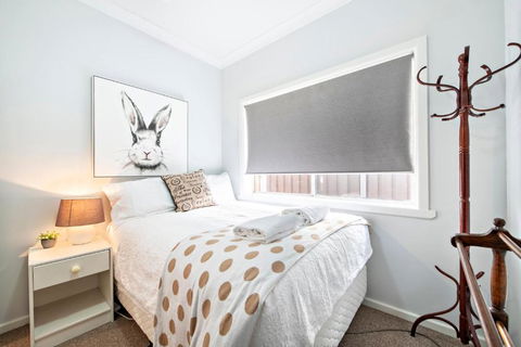 Rosewood Cottage - Stroll To Central, Cosy Escape - Australian Directory 2