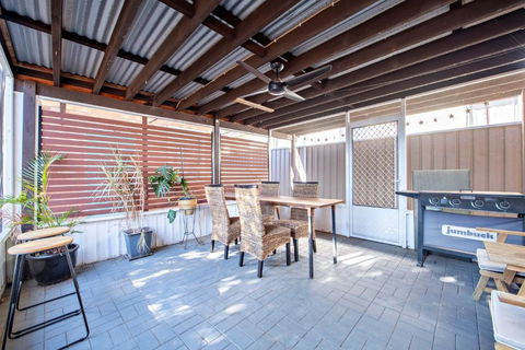 Rosewood Cottage - Stroll To Central, Cosy Escape - Australian Directory 3