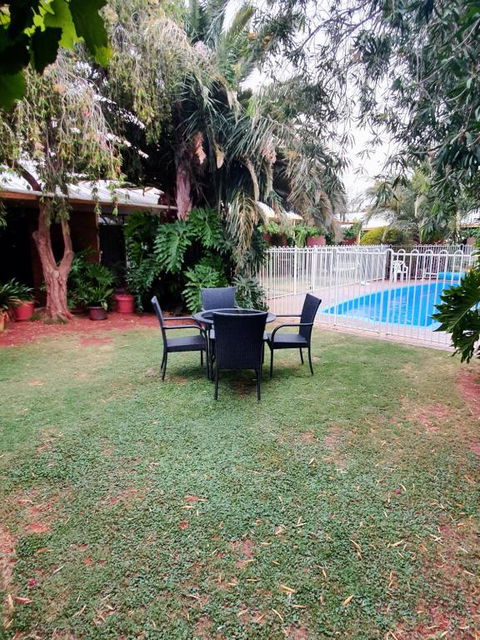 Roundhouse Motel - Australian Directory 3