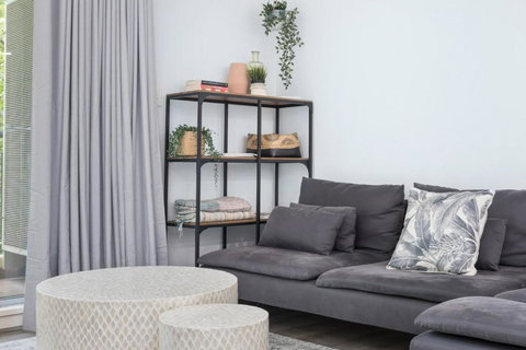 ROYA6320 - Royal Respite - Australian Directory 2
