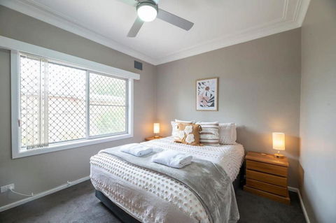Roycox Cottage - Charming Escape, Fireplace - Australian Directory 1
