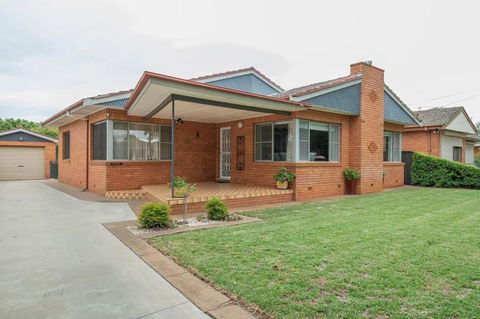 Roycox Cottage - Charming Escape, Fireplace - Australian Directory 3