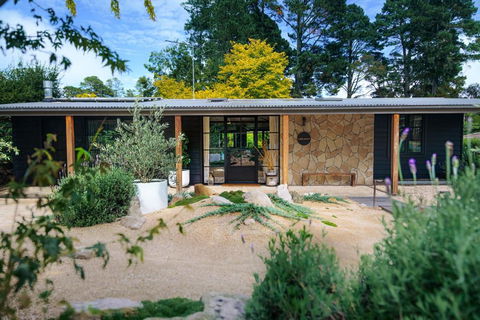 SABLE MAE Luxury Rustic Ranch - Australian Directory 1