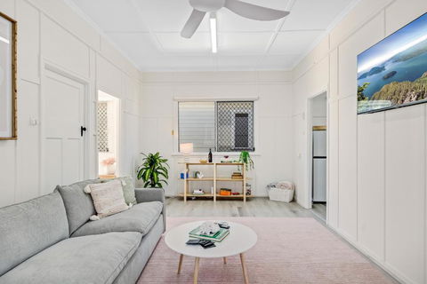 Sage Cottage! CBD Perfection! - Australian Directory 0