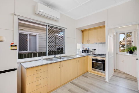 Sage Cottage! CBD Perfection! - Australian Directory 1