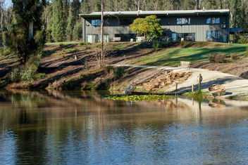 Saladin Lodge with Australian Directory