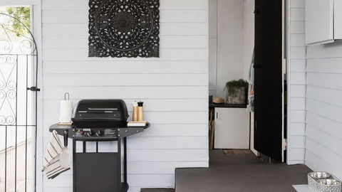 Salamander Sweet Foreshore Drive - Australian Directory 2