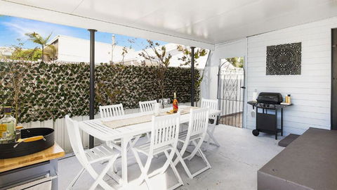 Salamander Sweet Foreshore Drive - Australian Directory 0