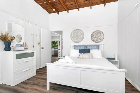 Sally Beach House With Ocean Views - Australian Directory 2