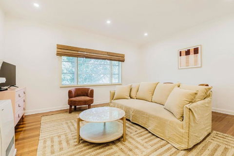 Salmon Calm - Trendy Velvet Allure By Albert Park - Australian Directory 2
