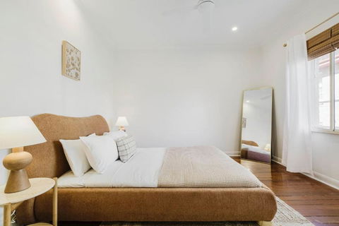 Salmon Calm - Trendy Velvet Allure By Albert Park - Australian Directory 0