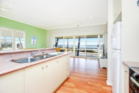 Salt - Aldinga Beach - C21 SouthCoast Holidays - Australian Directory 3