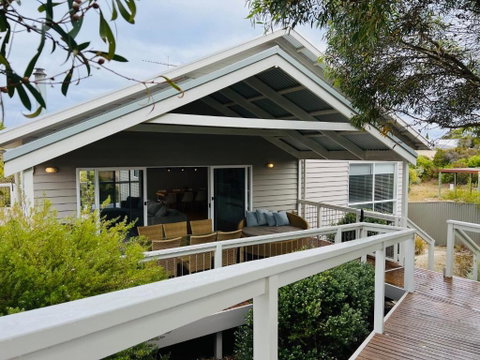 Salt Life - Pet Friendly Outside WIFI - Australian Directory 0