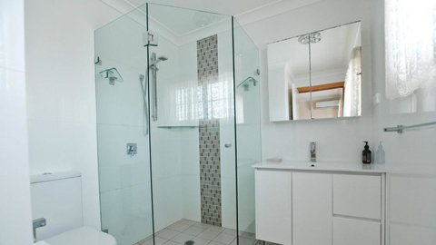 Salt Water Villa Bermagui Four Bedroom Central Location With Wifi - Australian Directory 3