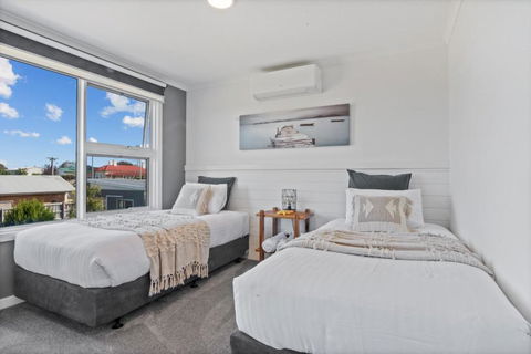 SALTAIR Beach House Right In Town - Australian Directory 2