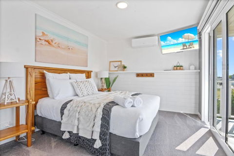 SALTAIR Beach House Right In Town - Australian Directory 1