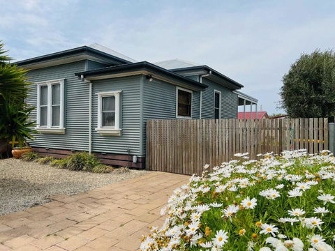 Saltwater Bungalow - WiFi - Australian Directory 0