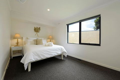 Salty Escape - Australian Directory 3