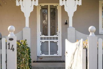 Sampson Cottage - Historic Charm with Australian Directory